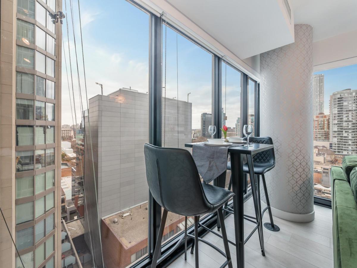 Designer 1Br + Study Suite In Coveted Yorkville Toronto Exterior photo
